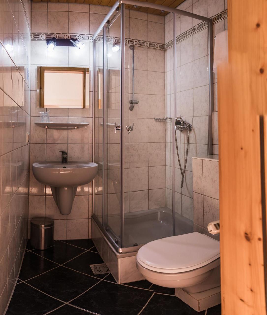 Hotel Europa Kokeltal Albeşti Exteriér fotografie