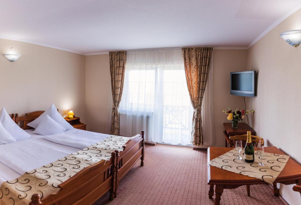 Hotel Europa Kokeltal Albeşti Exteriér fotografie