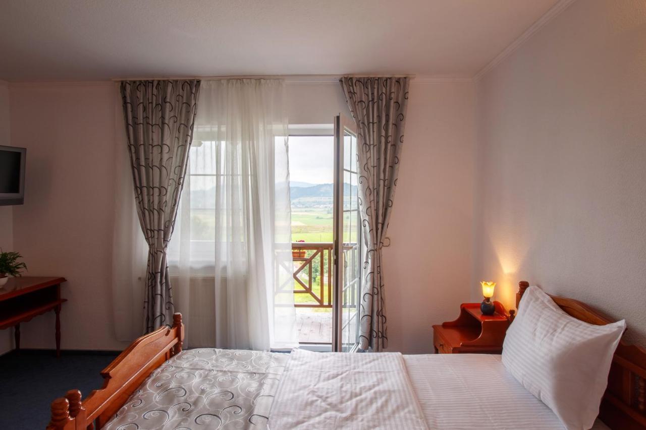 Hotel Europa Kokeltal Albeşti Exteriér fotografie