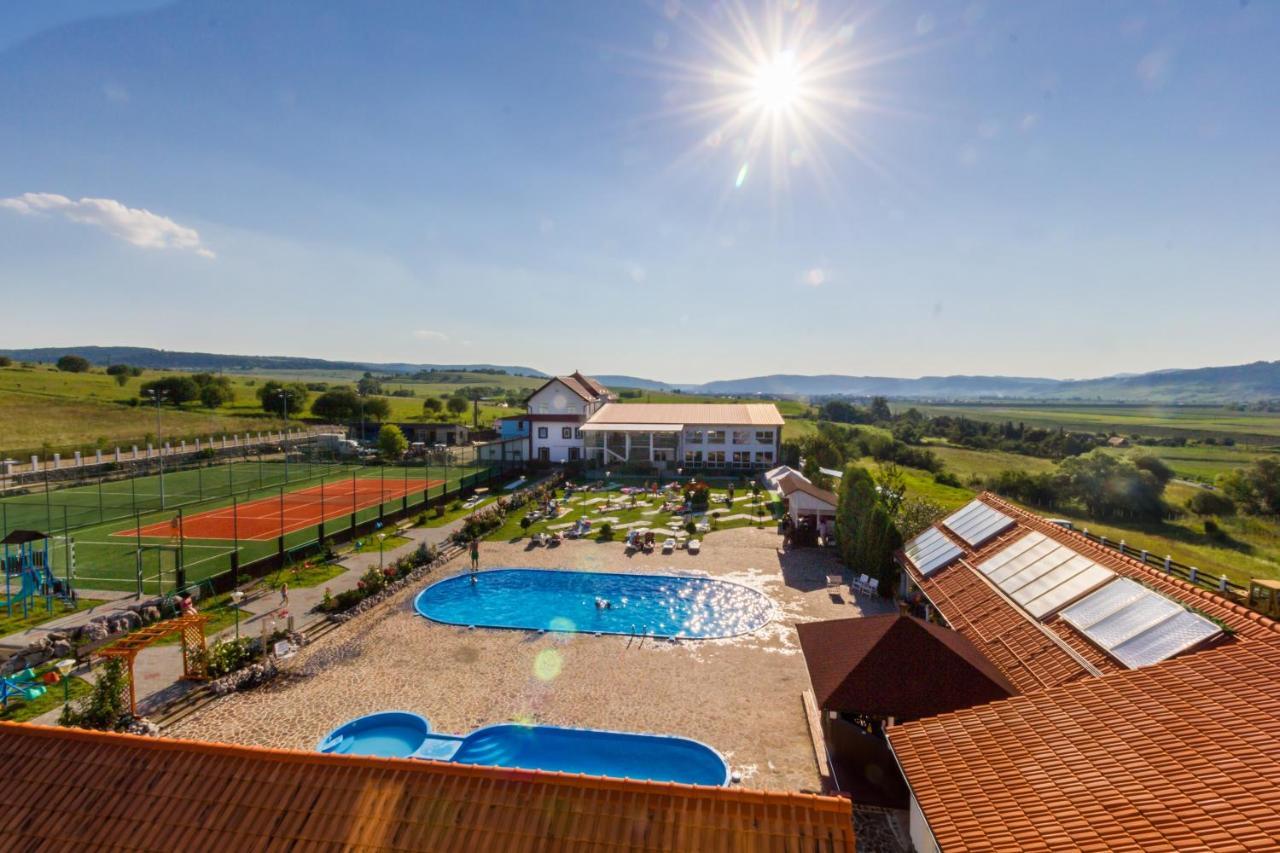 Hotel Europa Kokeltal Albeşti Exteriér fotografie