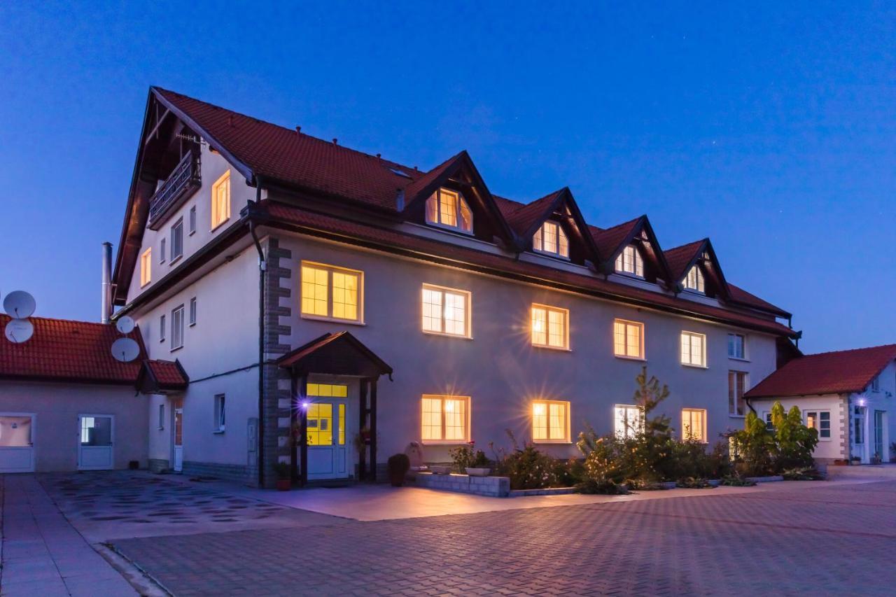 Hotel Europa Kokeltal Albeşti Exteriér fotografie